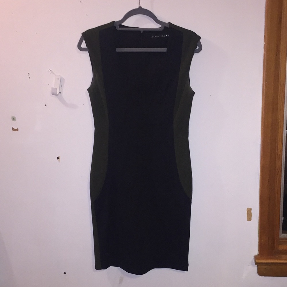 Sheath olive and black scoop neck